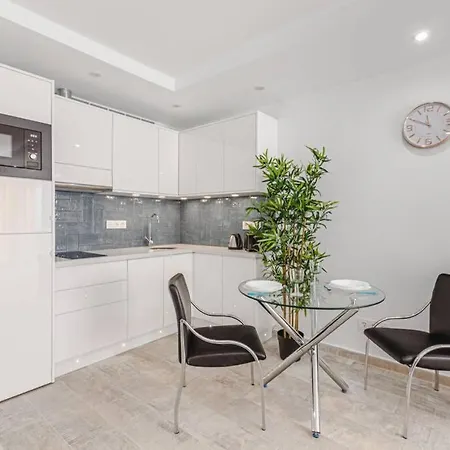 Tenerife Royal Gardens One Bedroom 아파트 *