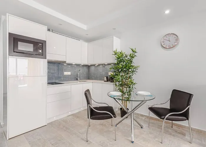 Tenerife Royal Gardens One Bedroom דירה *